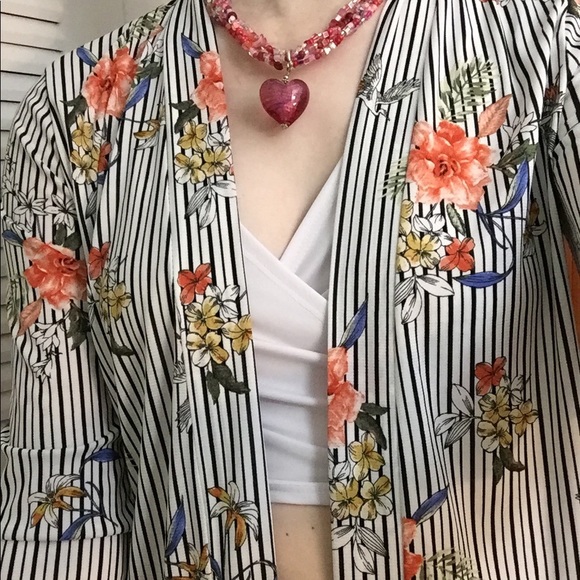 1 LEFT! SALE! Cropped White V Neck Top - Picture 6 of 6